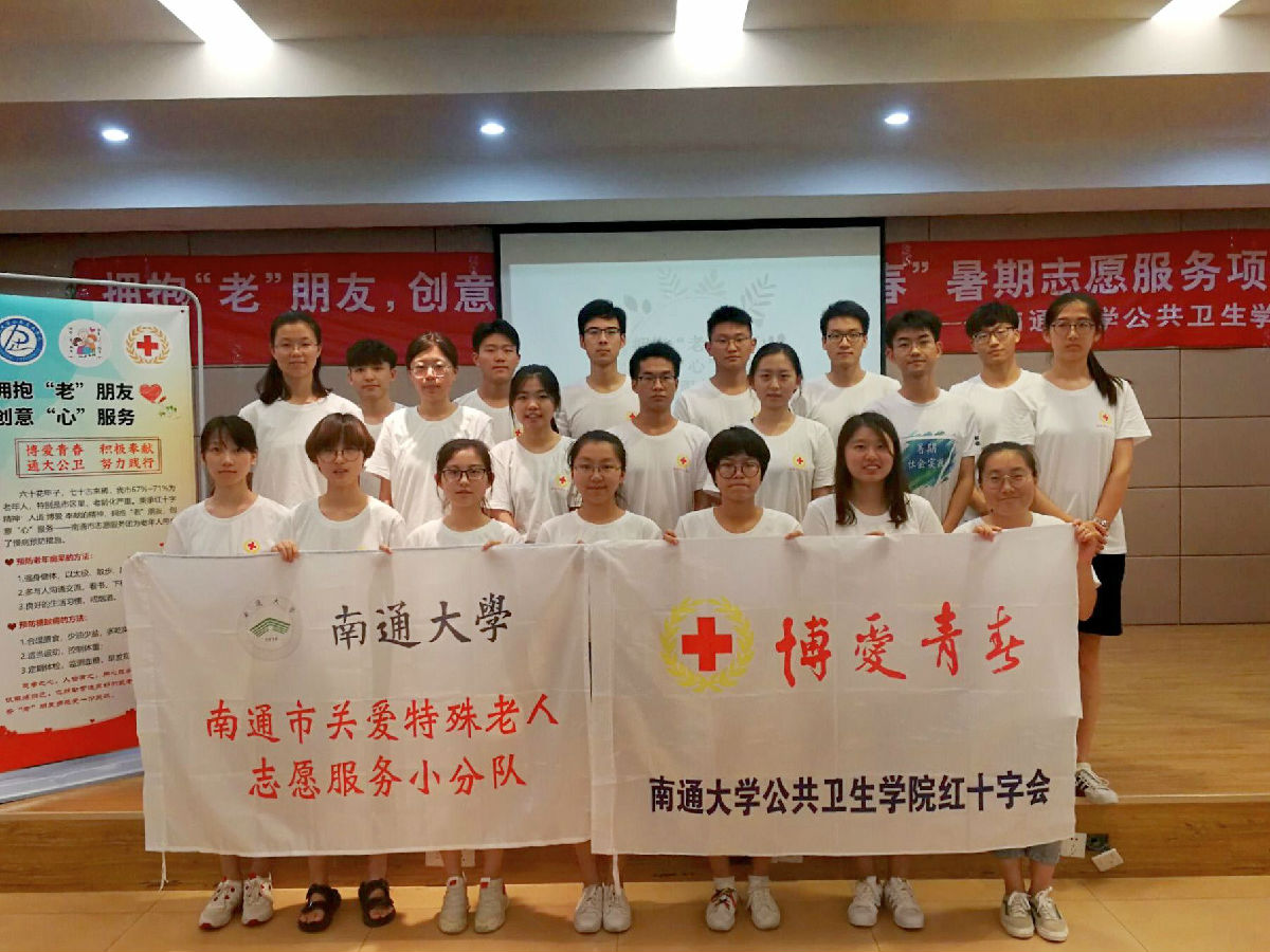365英国上市公司拥抱“老”朋友,创意“心”服务志愿服务团开展“虹桥宣讲、温暖留存”活动1.jpg