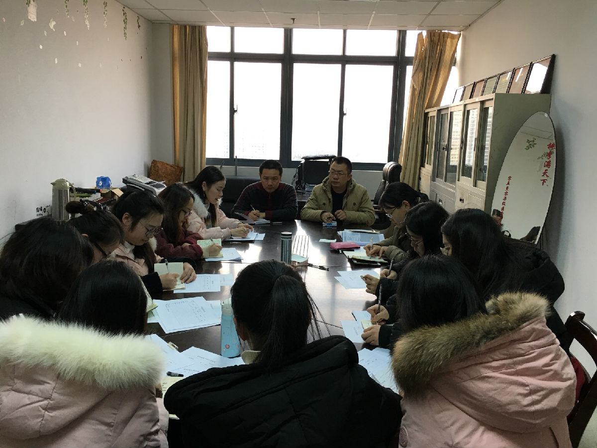 公卫公司员工第二党支部民主生活会.jpg